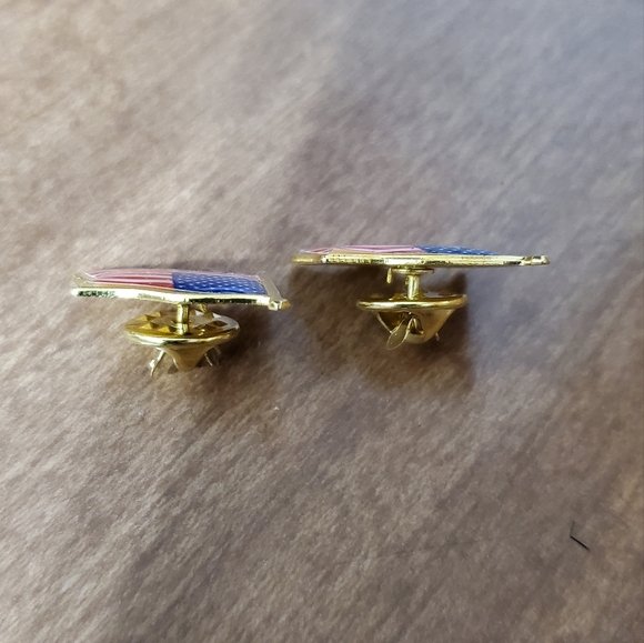 American Flag Lapel Pins - 2 pins, Unisex - Picture 3 of 6